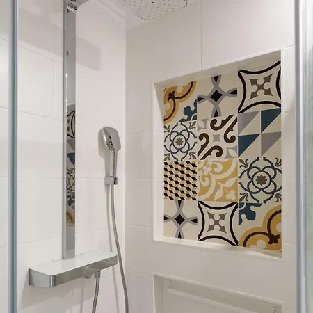 Stylish Flat With Balcony Overlooking The Sea *