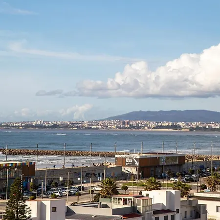 Stylish Flat With Balcony Overlooking The Sea 아파트