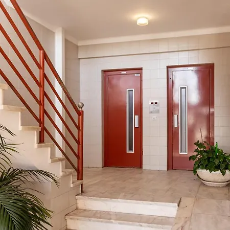 Stylish Flat With Balcony Overlooking The Sea