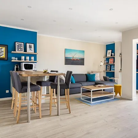 Stylish Flat With Balcony Overlooking The Sea Lejlighed