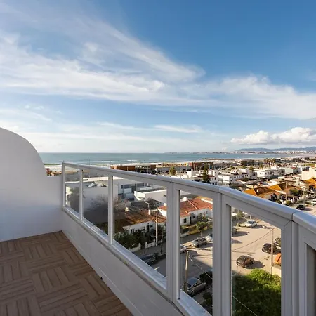 Stylish Flat With Balcony Overlooking The Sea