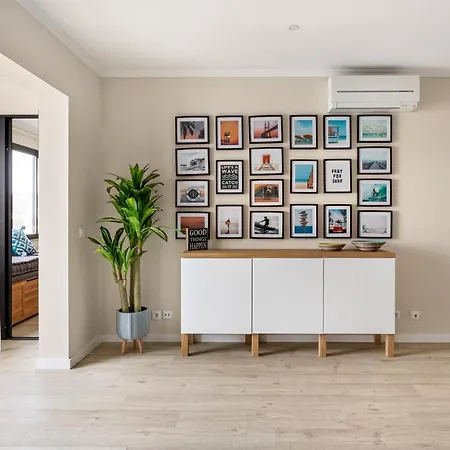 Stylish Flat With Balcony Overlooking The Sea * Costa de Caparica