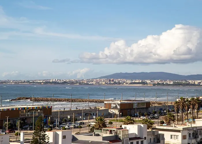 Stylish Flat With Balcony Overlooking The Sea Apartment