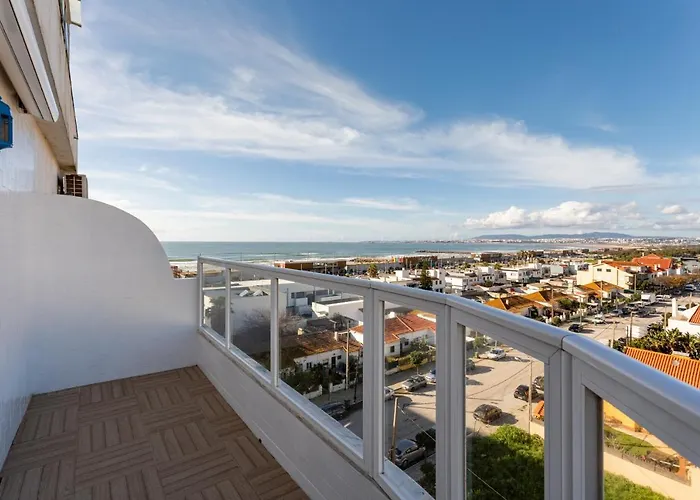 Stylish Flat With Balcony Overlooking The Sea