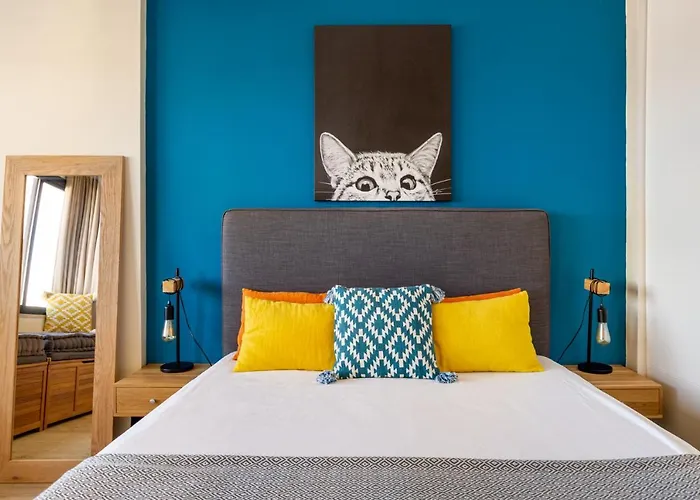 Stylish Flat With Balcony Overlooking The Sea